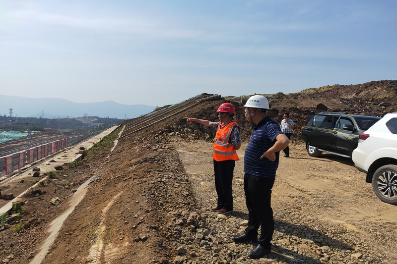 胡显明深入高铁快运物流基地项目检查指导事情