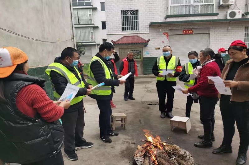 公司支部开展“红色星期六”党员干部自愿效劳运动