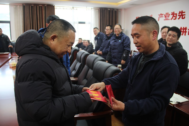 温馨座谈会  友谊暖人心