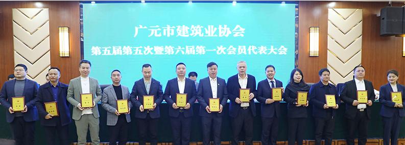 携誉而行，，，，，砥砺奋进