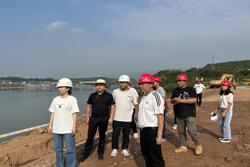 宋丽萍到省道205线广昭路项目督导清静生产事情