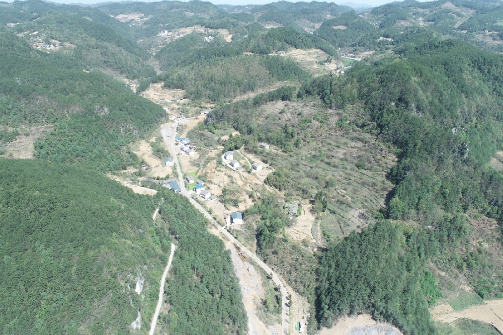 路愈宽，，，，，景愈明，，，，，可待漫慢行——朝天区曾家镇（曾家场镇至荣乐养生谷）段蹊径改建工程建设侧记