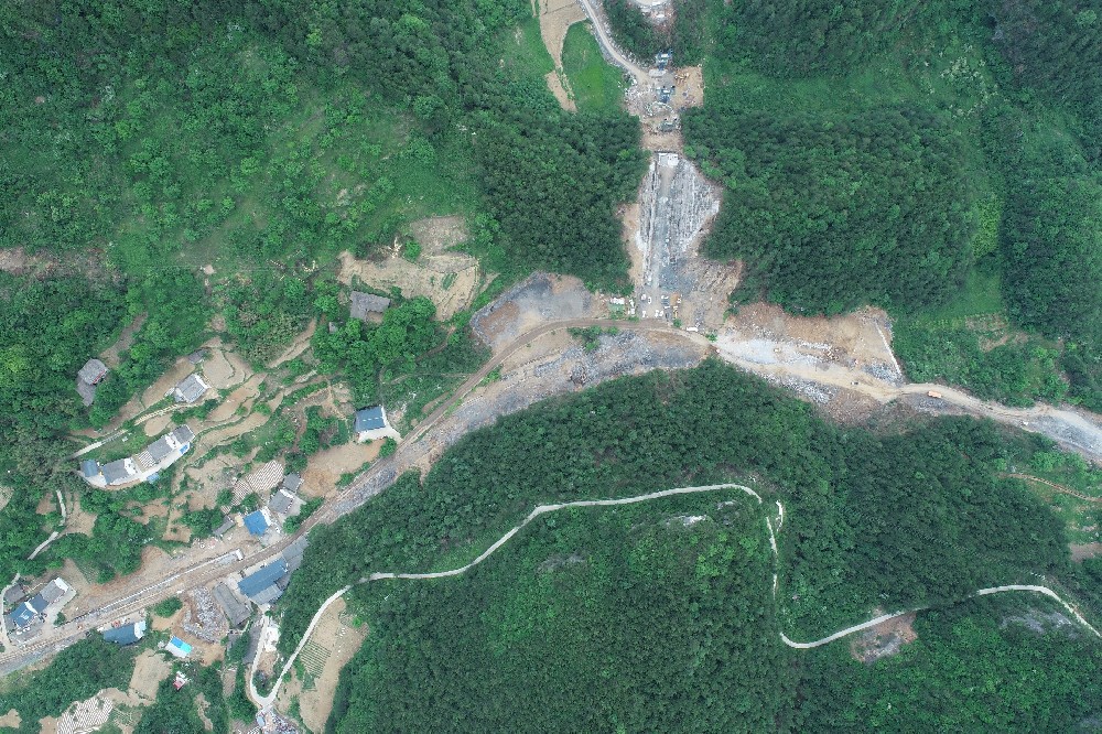 曾荣路改建工程周全提速，，，，，跑出建设“加速率”